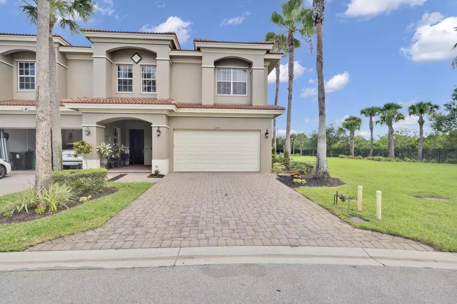 2570 SW Marshfield CT, Port Saint Lucie, FL 34953