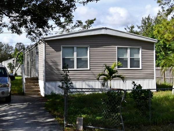 1205 W Joy LN, Fort Pierce, FL 34945