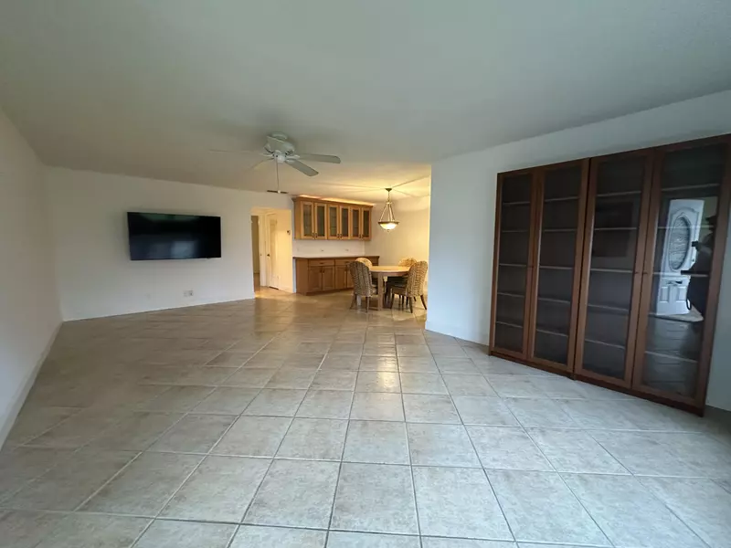 250 High Point CT B, Boynton Beach, FL 33435