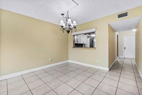 Lake Worth, FL 33467,7891 Willow Spring DR 1013