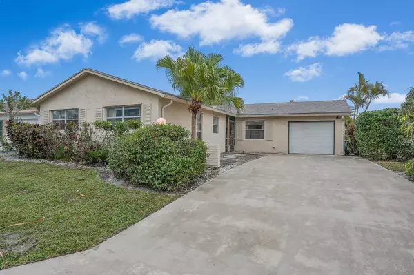 7106 Pine Bluff DR,  Lake Worth,  FL 33467