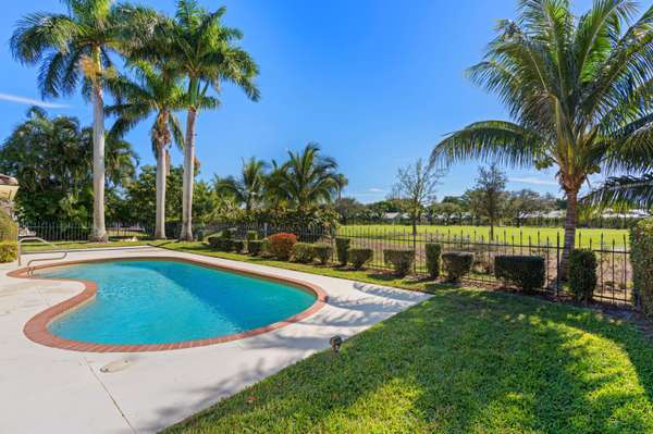 Boca Raton, FL 33433,5683 Golfway DR