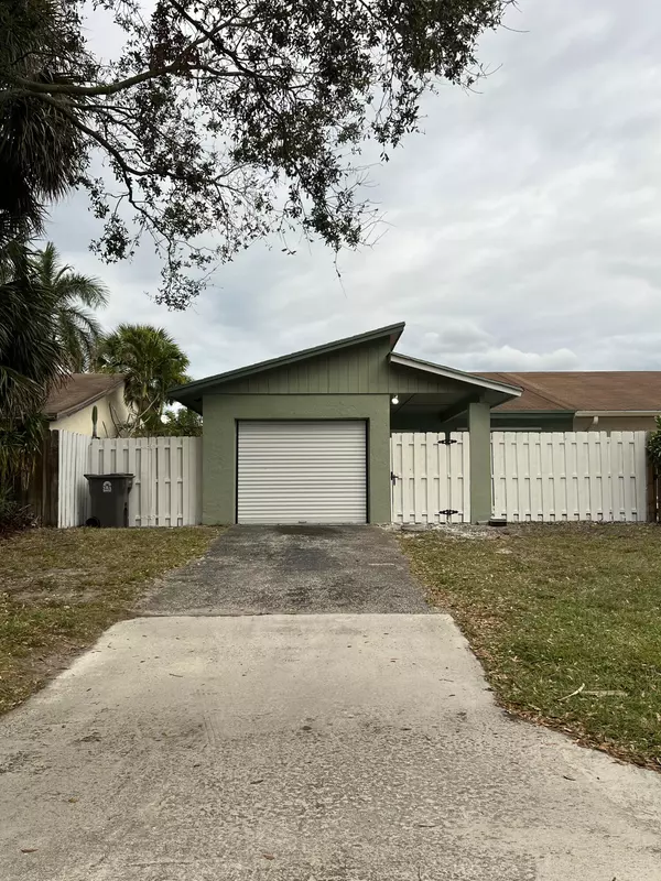 8618 Pluto TER, West Palm Beach, FL 33403