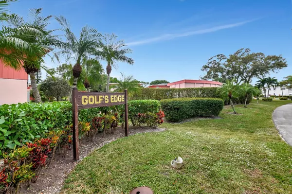 24 Golfs Edge F, West Palm Beach, FL 33417