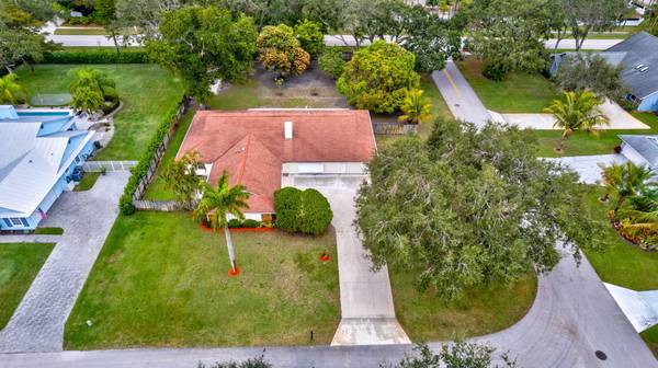 6185 White Oak CT, Jupiter, FL 33458