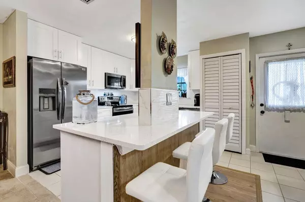 Lake Worth, FL 33467,854 Salem LN