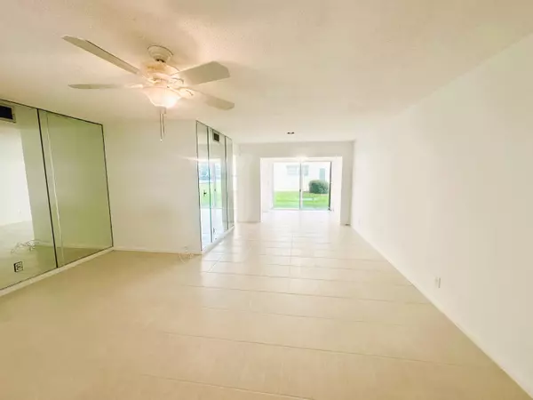 Boynton Beach, FL 33435,3 Colonial Club DR 102