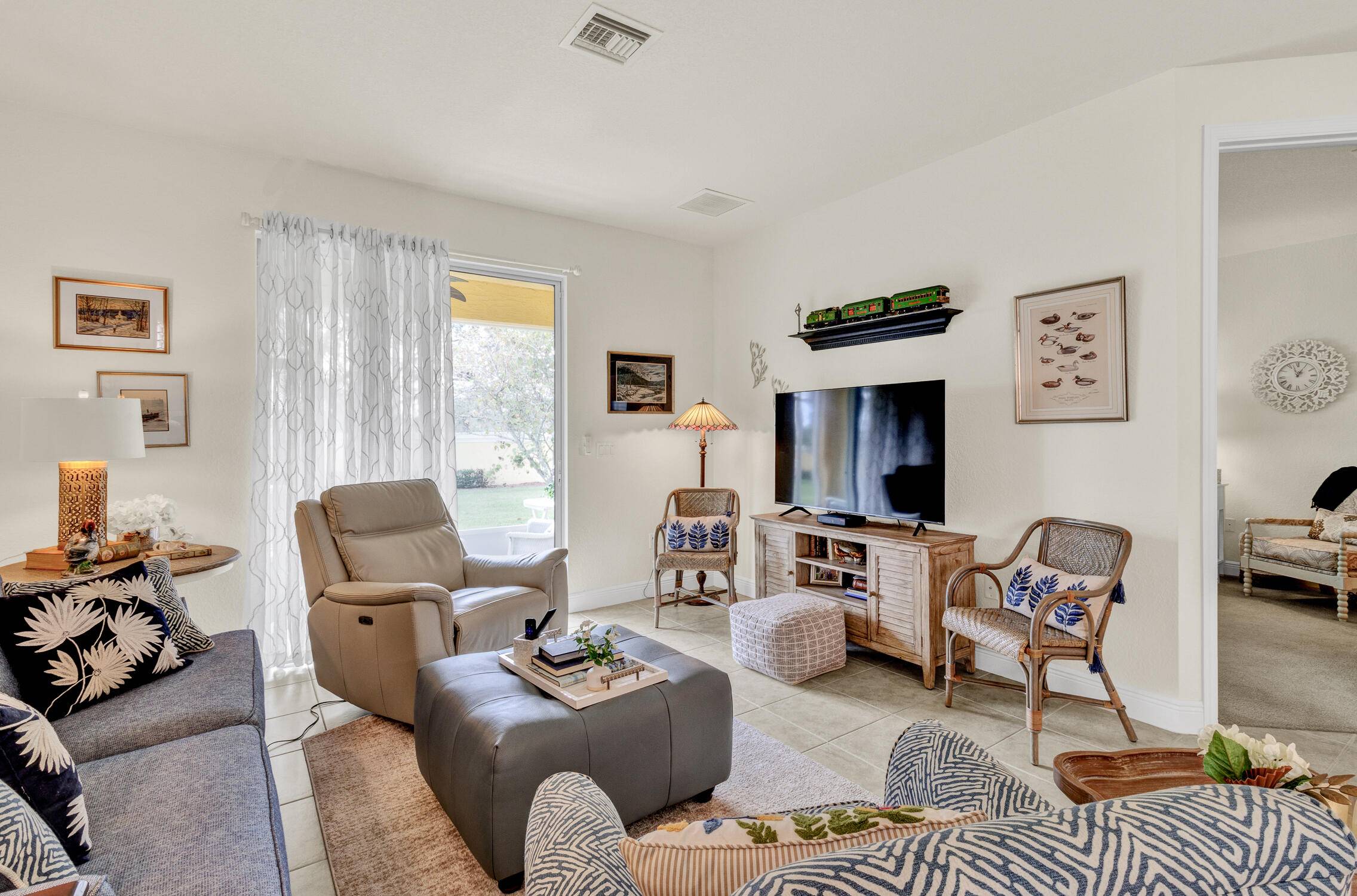 Vero Beach, FL 32966,6345 Oxford CIR 101