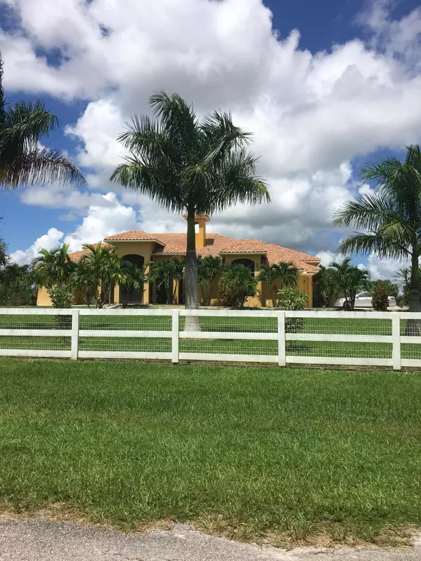 Loxahatchee Groves, FL 33470,17755 Fox Trail LN