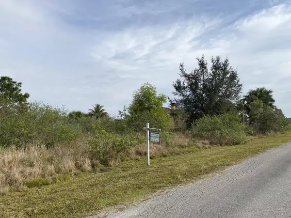 Loxahatchee, FL 33470,17755 Fox Trail LN