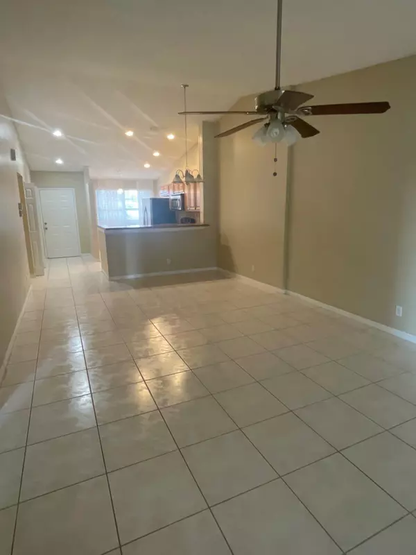 Boca Raton, FL 33498,10930 Lakemore LN 202