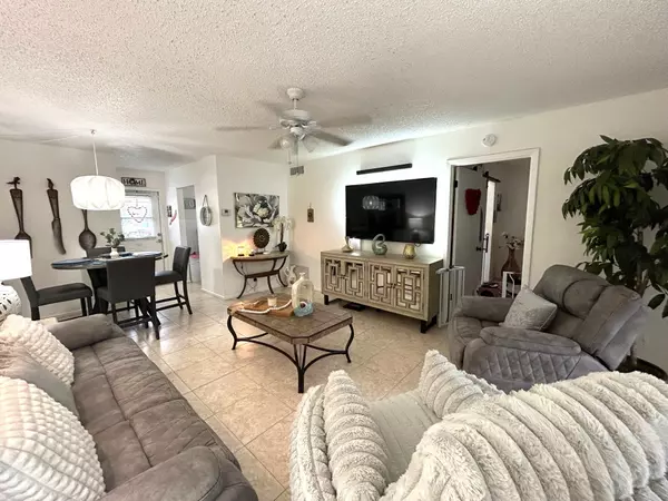 255 Down East LN B, Lake Worth, FL 33467