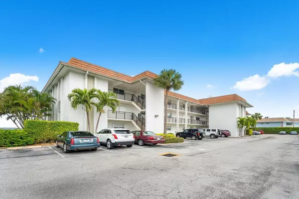 Riviera Beach, FL 33404,400 Wilma CIR 301