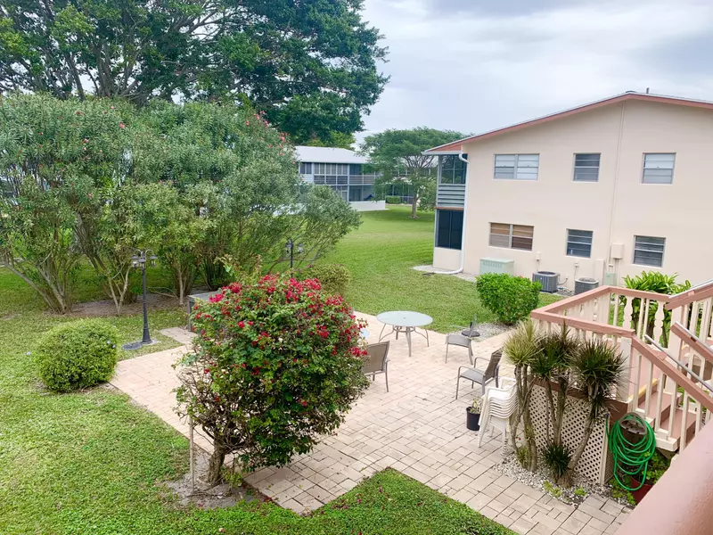 119 Canterbury E, West Palm Beach, FL 33417