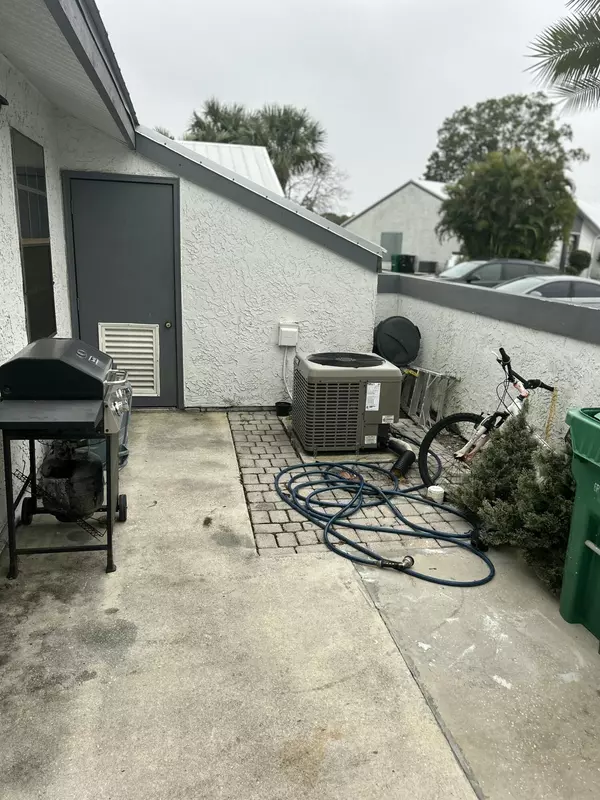 Port Saint Lucie, FL 34953,245 SW Sterret CIR