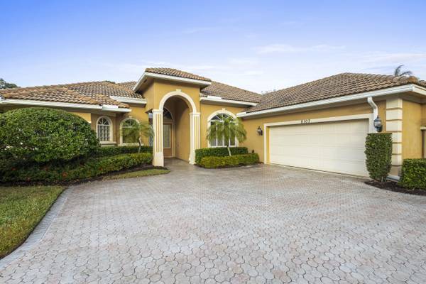 Port Saint Lucie, FL 34986,8107 Links WAY