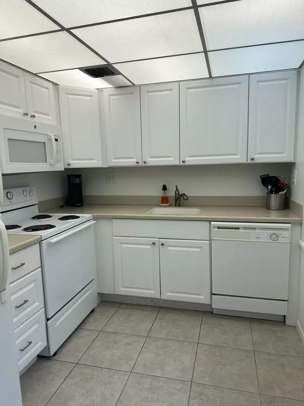 Delray Beach, FL 33484,15036 Ashland Lane Apt 44