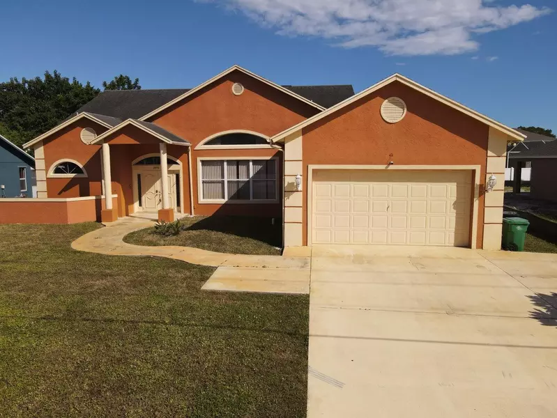 2099 SE Floresta DR, Port Saint Lucie, FL 34984