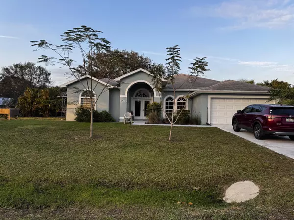 8004 Westmont DR, Fort Pierce, FL 34951