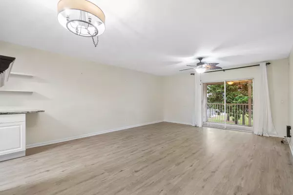 Tequesta, FL 33469,18081 SE Country Club DR Bldg 32 Unit 318