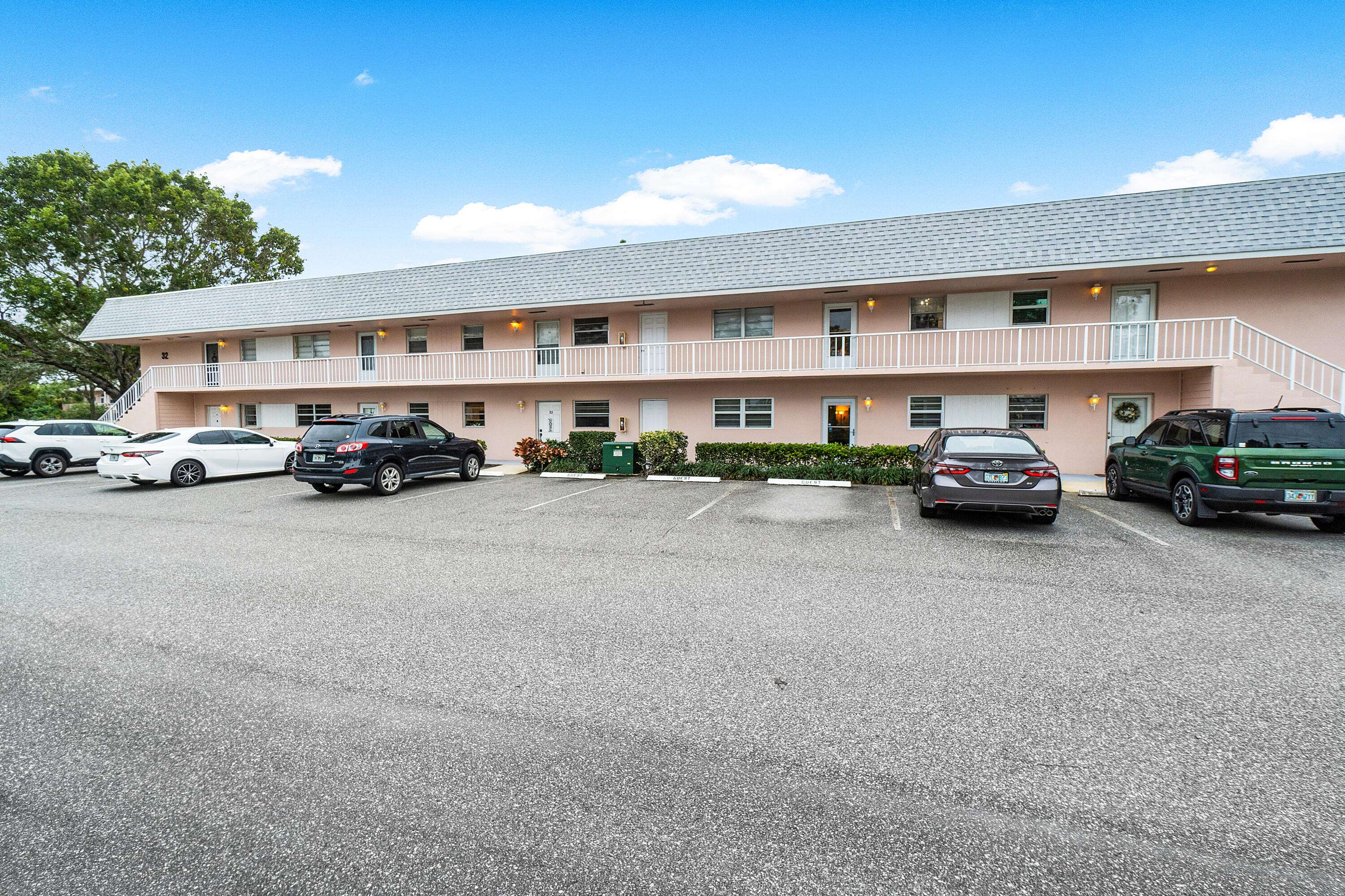 Tequesta, FL 33469,18081 SE Country Club DR Bldg 32 Unit 318