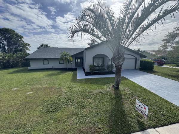 2537 SE Morningside BLVD, Port Saint Lucie, FL 34952