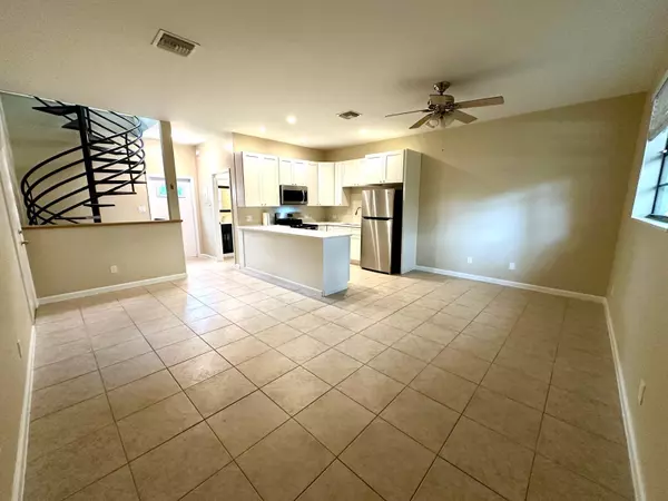 West Palm Beach, FL 33403,9141 Sun CT B