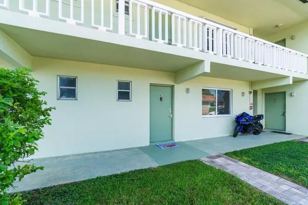 Boynton Beach, FL 33435,658 NE 6th CT E