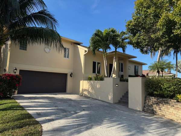 Boynton Beach, FL 33426,5 Oakwood CT