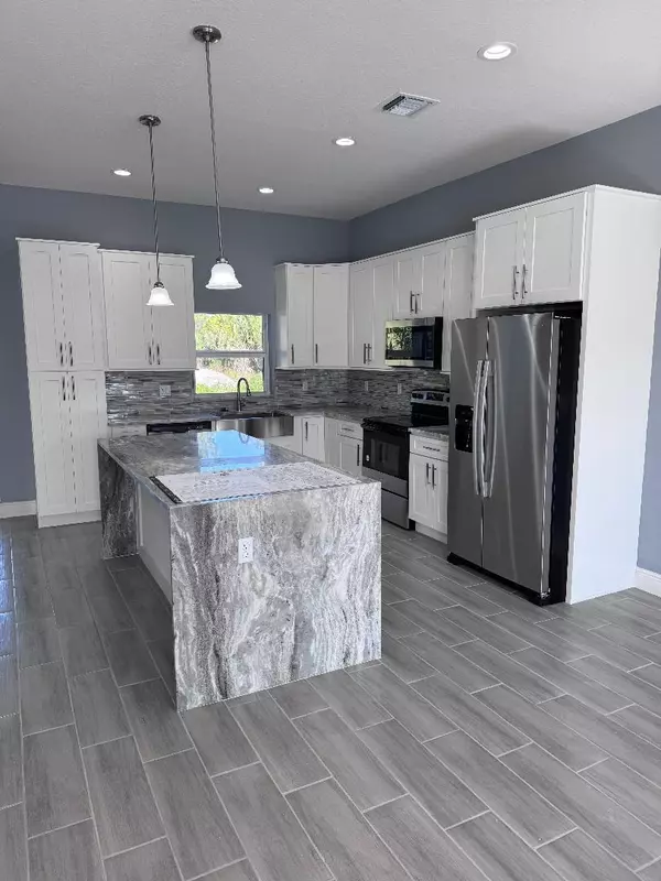 Palm Bay, FL 32908,427 Forrest Hills ST
