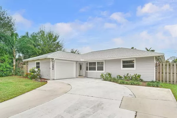 1592 SW Aledo LN, Port Saint Lucie, FL 34953