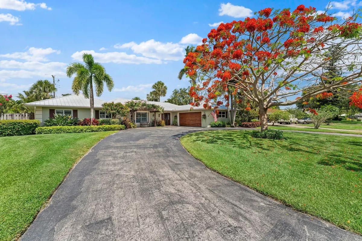 Tequesta, FL 33469,230 W Fairway