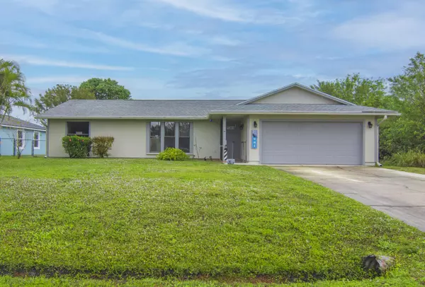 981 SE Candle AVE, Port Saint Lucie, FL 34983