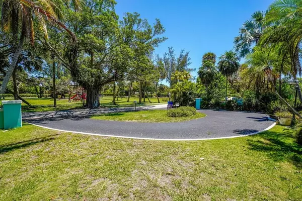 Lantana, FL 33462,401 SE N Atlantic DR