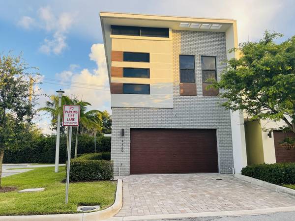 4460 NW 8 PL, Plantation, FL 33317