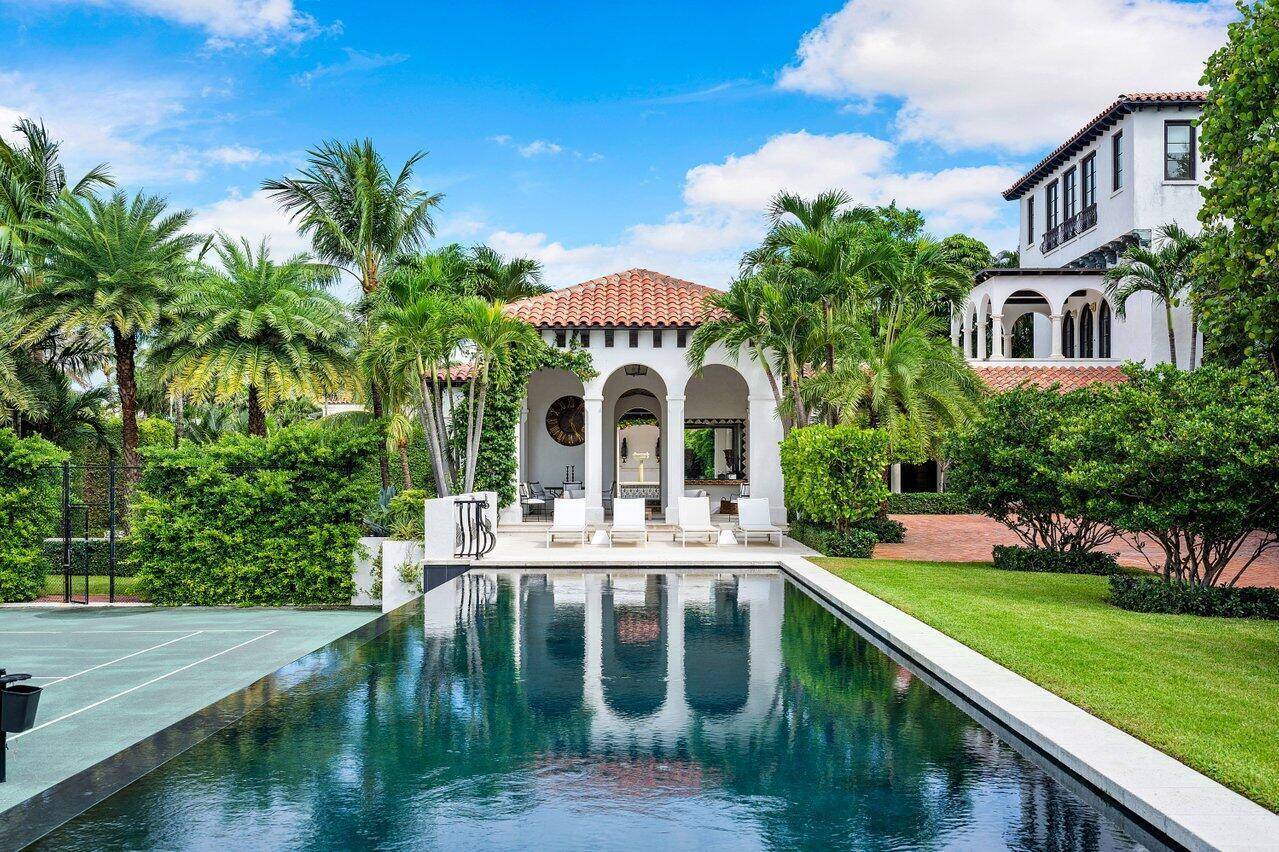 12 Lagomar RD, Palm Beach, FL 33480