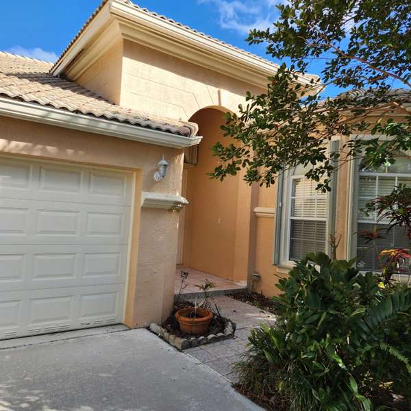 2018 Reston CIR, Royal Palm Beach, FL 33411