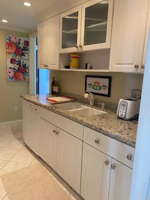 Singer Island, FL 33404,5400 N Ocean DR 2b