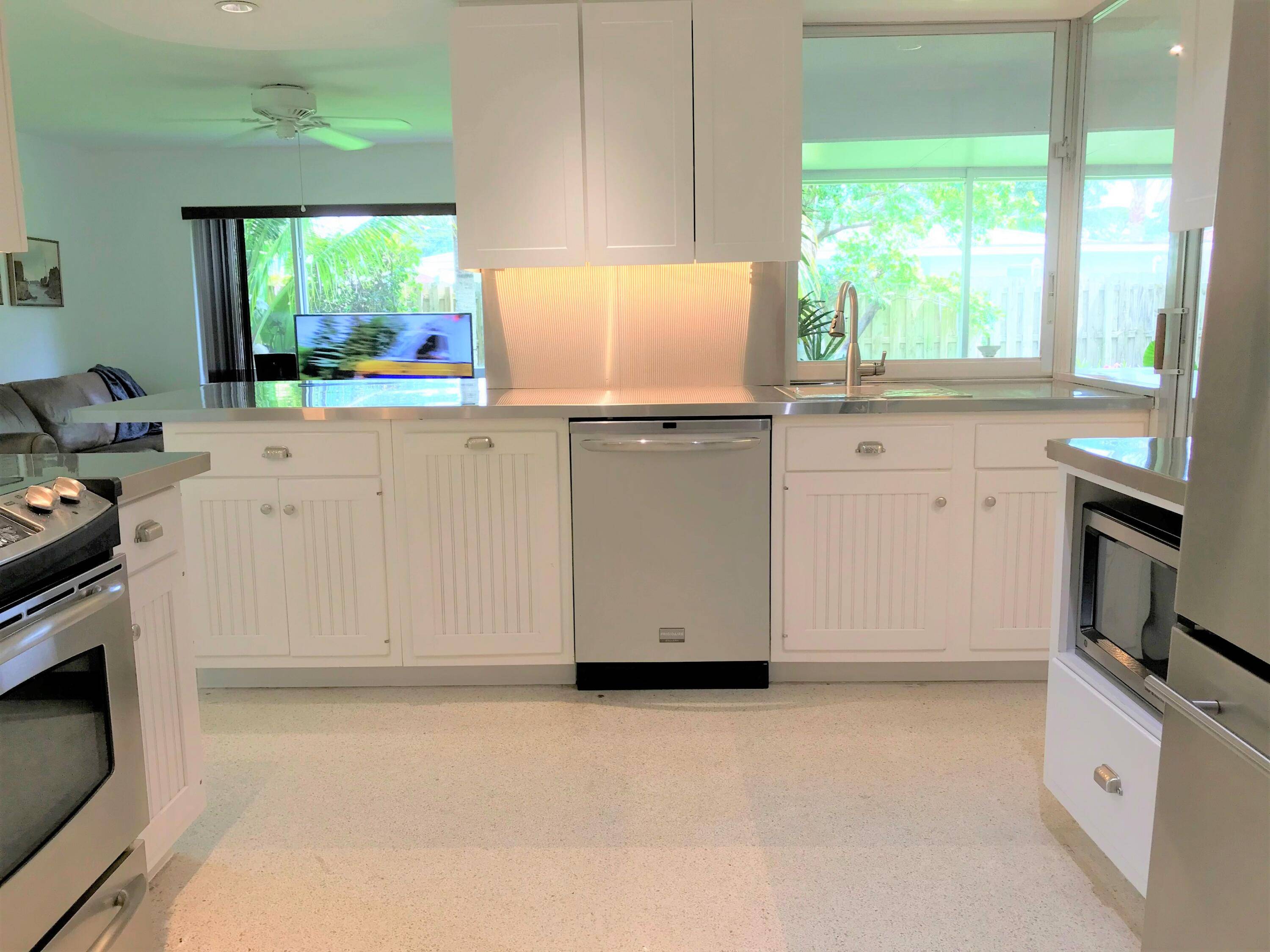 Boca Raton, FL 33486,1083 SW 4th ST