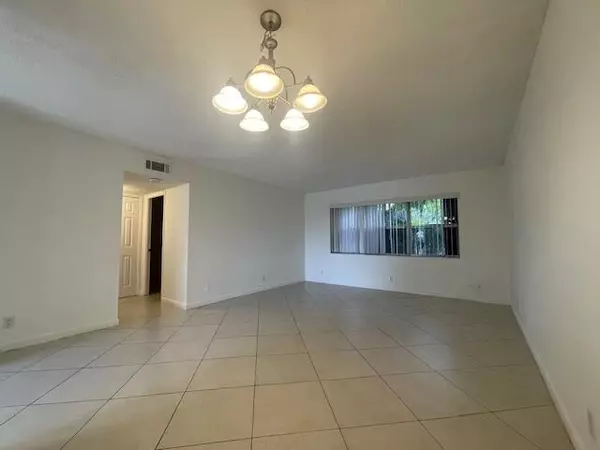 Deerfield Beach, FL 33441,560 SE 2nd AVE H6