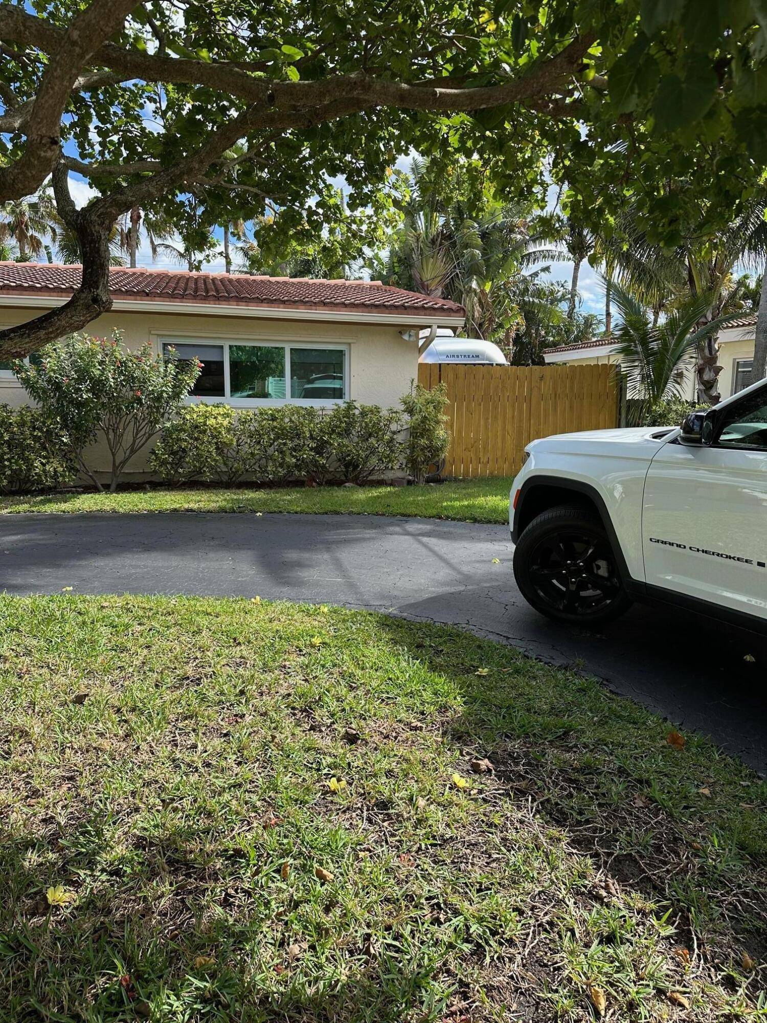 Deerfield Beach, FL 33441,732 SE 10th AVE