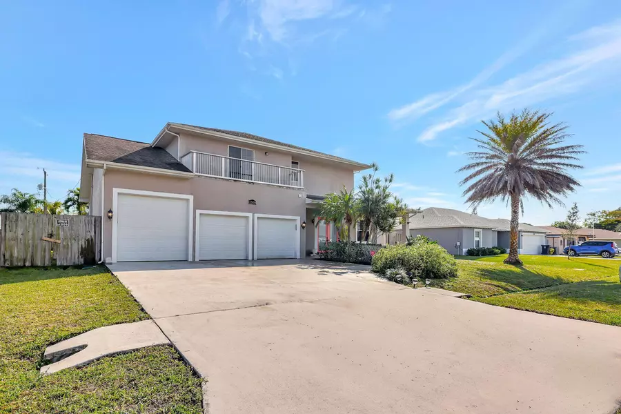 2500 SE Sapelo AVE, Port Saint Lucie, FL 34952