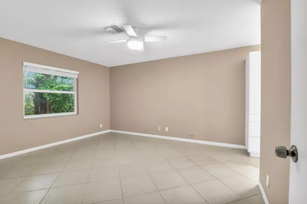 Delray Beach, FL 33484,5217 Poppy PL 202