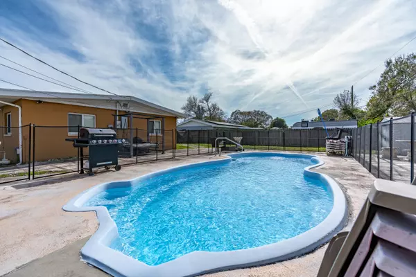 Port Saint Lucie, FL 34952,330 Shady LN