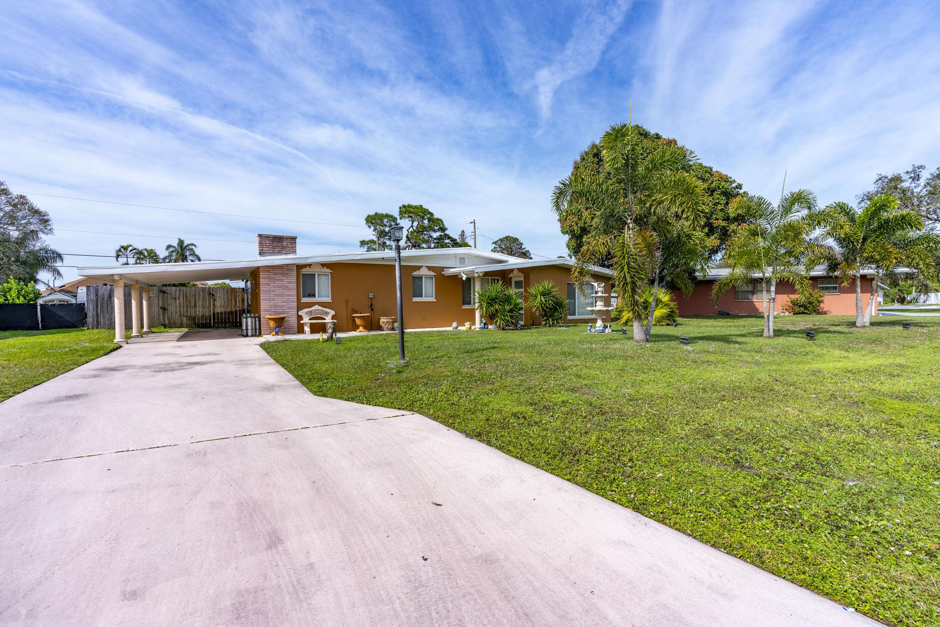 Port Saint Lucie, FL 34952,330 Shady LN
