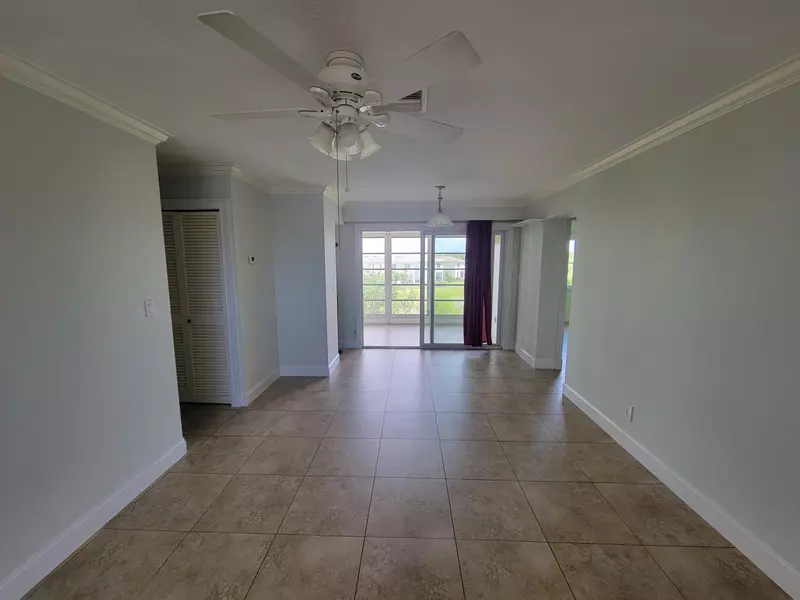 941 Crystal Lake Dr, Deerfield Beach, FL 33064