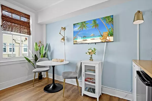 Palm Beach, FL 33480,235 Sunrise AVE 3008