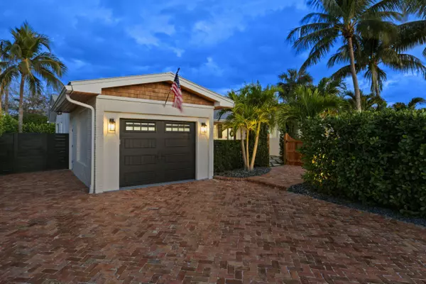 370 Mars AVE, Tequesta, FL 33469