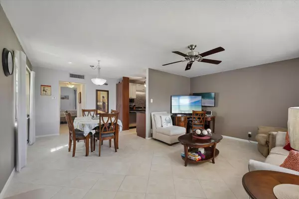 41 Easthampton B 41, West Palm Beach, FL 33417