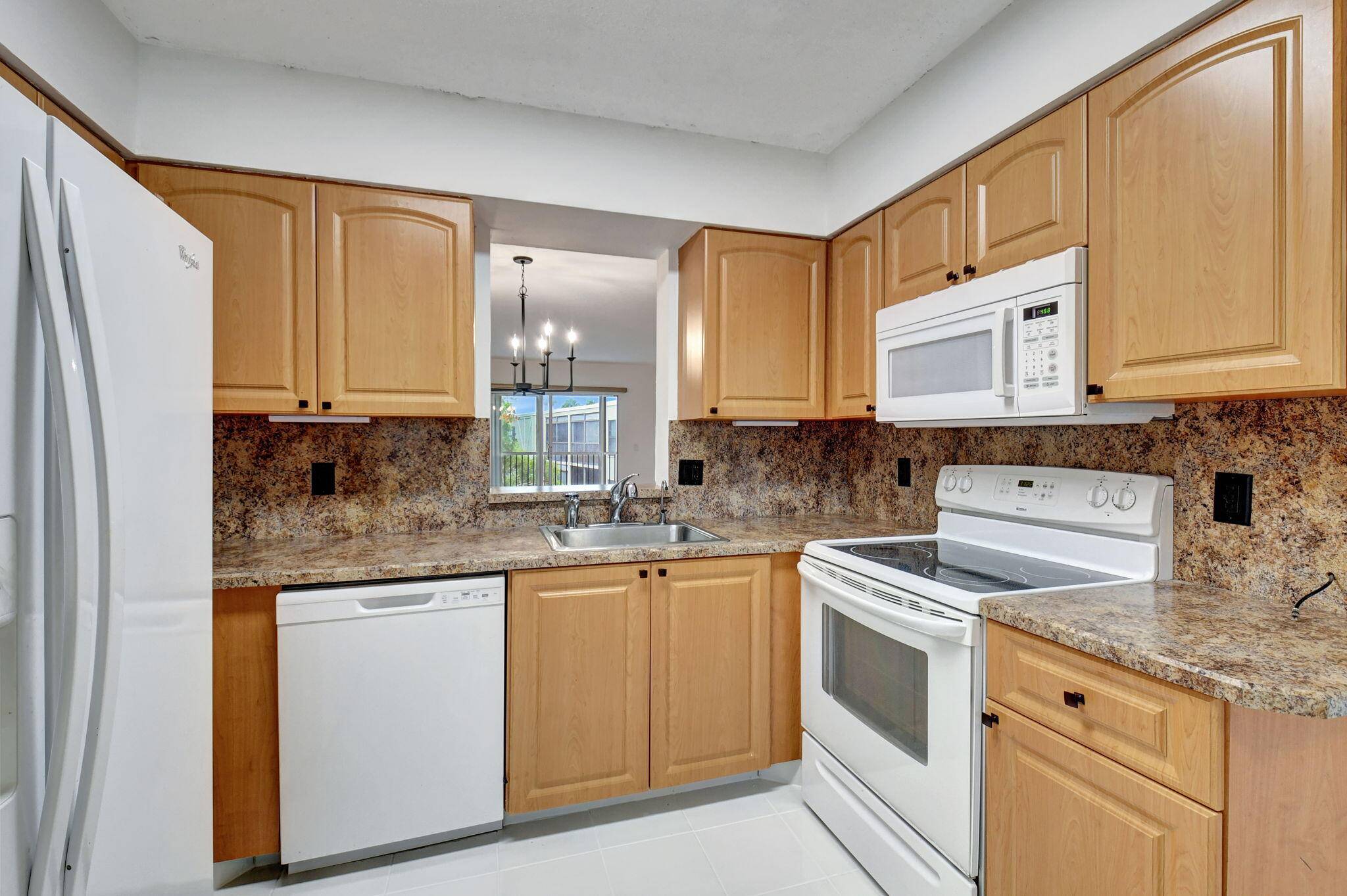 6585 Kensington LN 408, Delray Beach, FL 33446